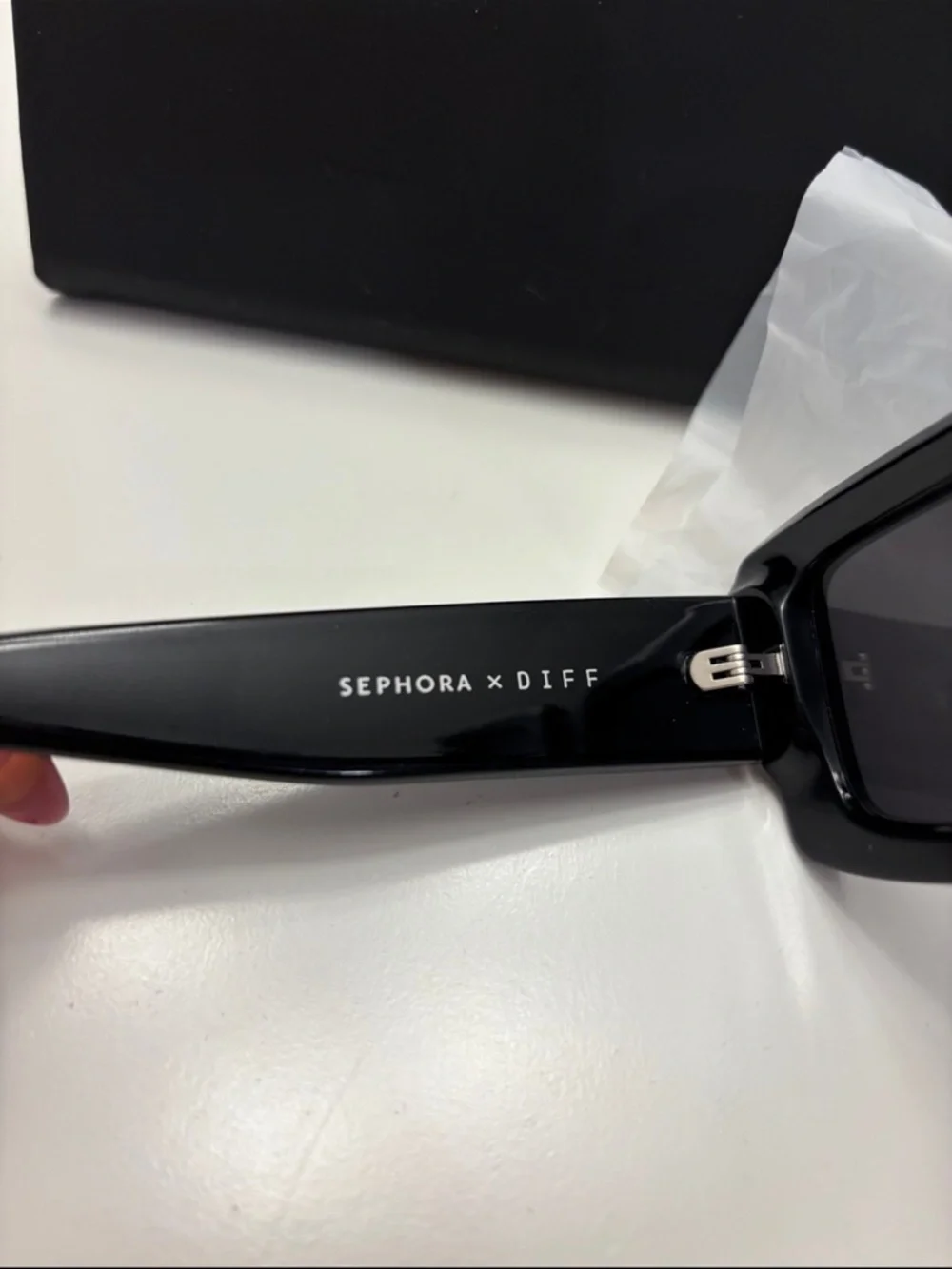 NEW Sephora x DIFF Indy Rectangular Sunglasses Includes travel case and cleaning